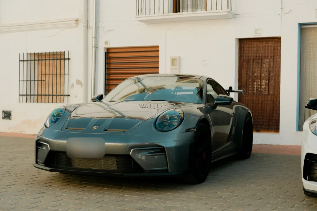 Porsche 911 GT3 RS frontal en la ruta RX01 Serranías del Turia de Road Experience, ruta en coche deportivo por Valencia