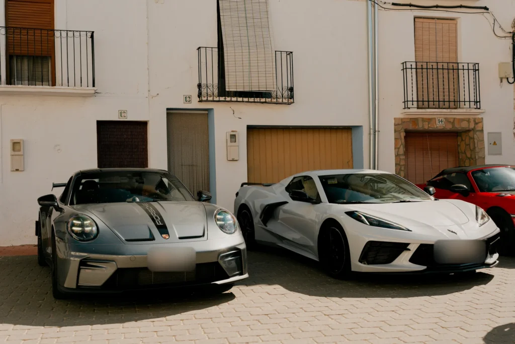 Porsche 911 GT3 RS y Corvette C8 juntos en la ruta RX01 Serranías del Turia de Road Experience, ruta en coche deportivo por Valencia