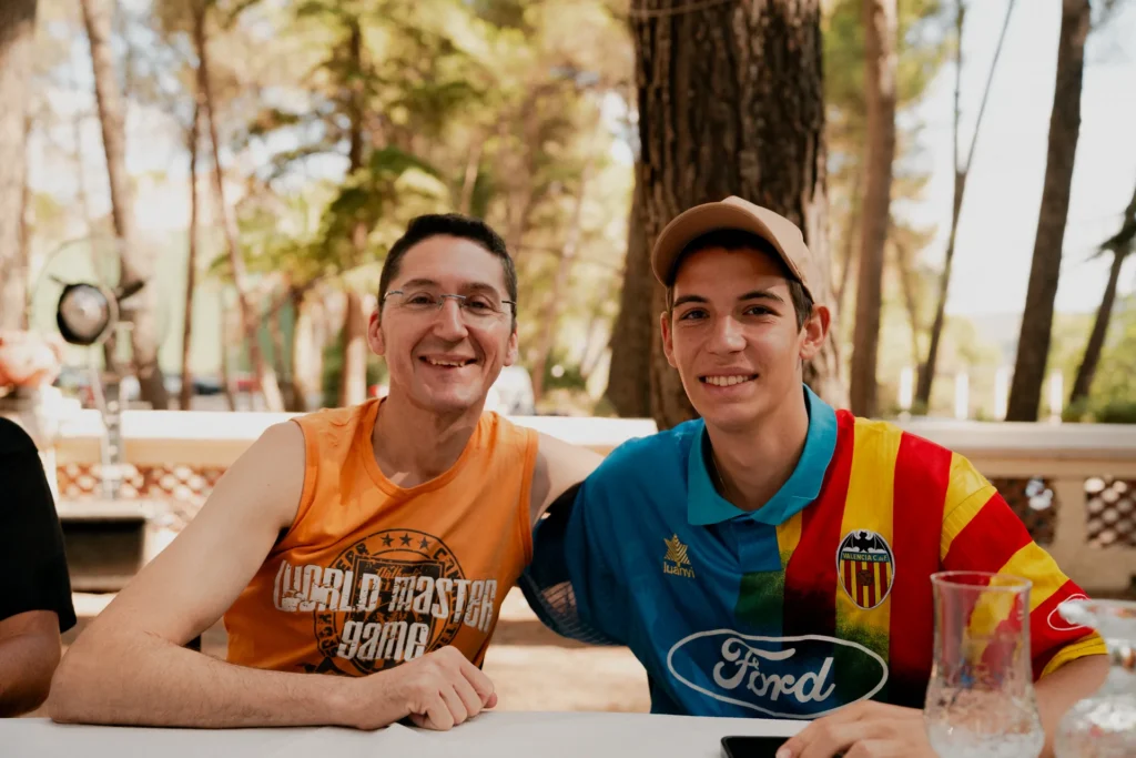 Participantes en la comida en la ruta RX02 Vistabella de Road Experience, ruta en coche deportivo por Castellón