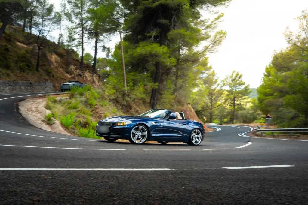 BMW Z4 en horquilla en la ruta RX03 El Santuario de Road Experience, ruta en coche deportivo por Alicante