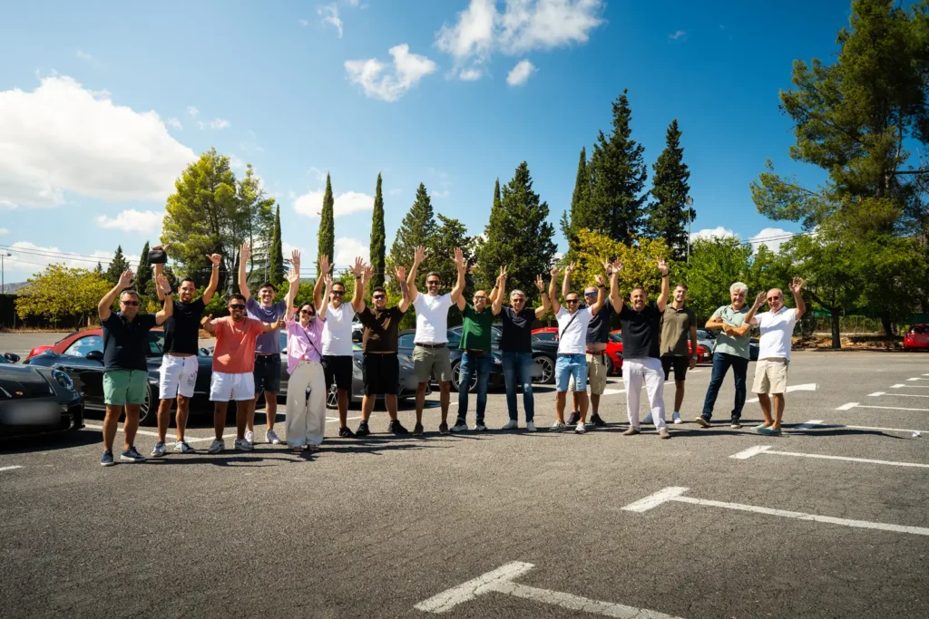 Foto de grupo de la ruta en la ruta RX03 El Santuario de Road Experience, ruta en coche deportivo por Alicante