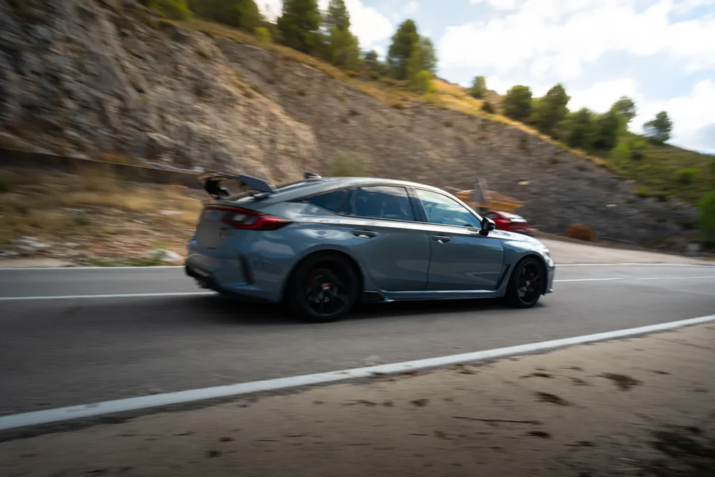 Honda Civic Type R en curva en la ruta RX03 El Santuario de Road Experience, ruta en coche deportivo por Alicante