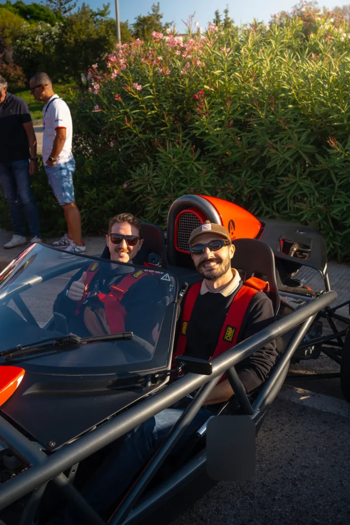 Participantes en un Ariel Atom en la ruta RX03 El Santuario de Road Experience, ruta en coche deportivo por Alicante