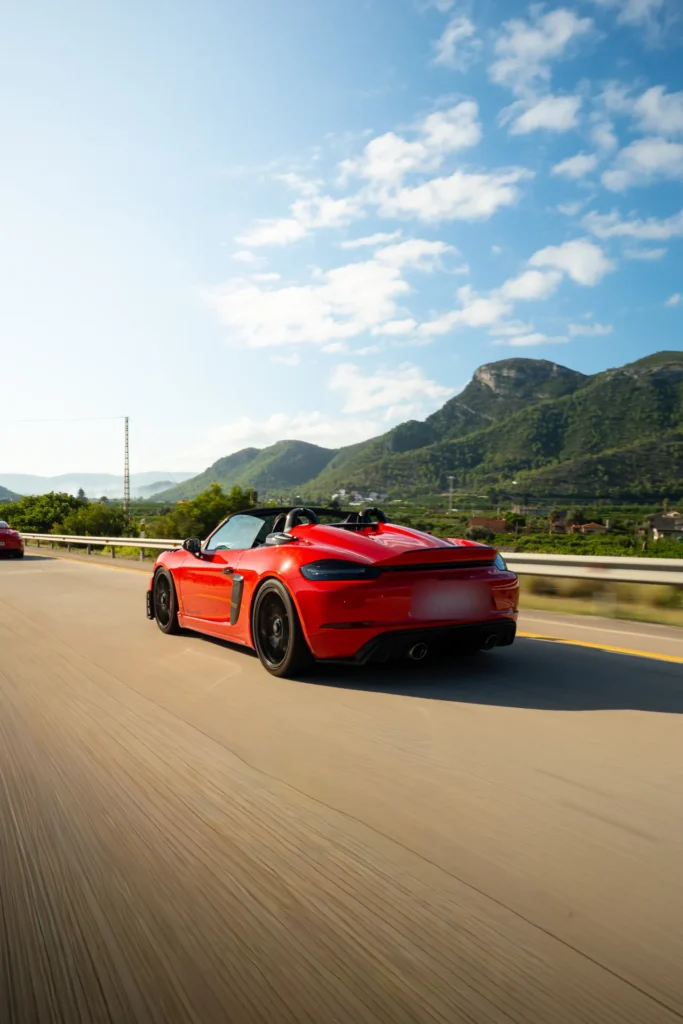 Porsche 718 Boxster rojo en ruta en la ruta RX03 El Santuario de Road Experience, ruta en coche deportivo por Alicante