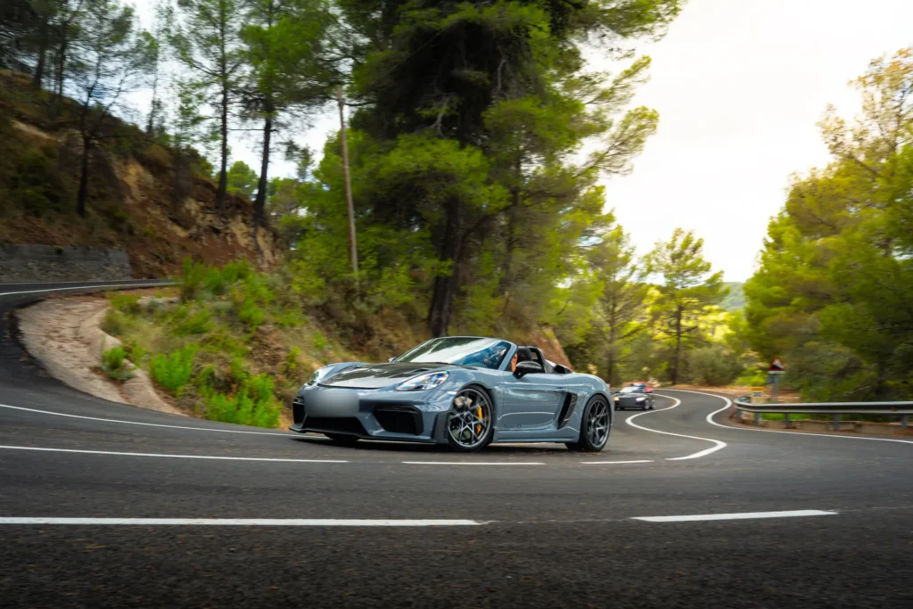 Porsche 718 Spyder RS en horquilla en la ruta RX03 El Santuario de Road Experience, ruta en coche deportivo por Alicante