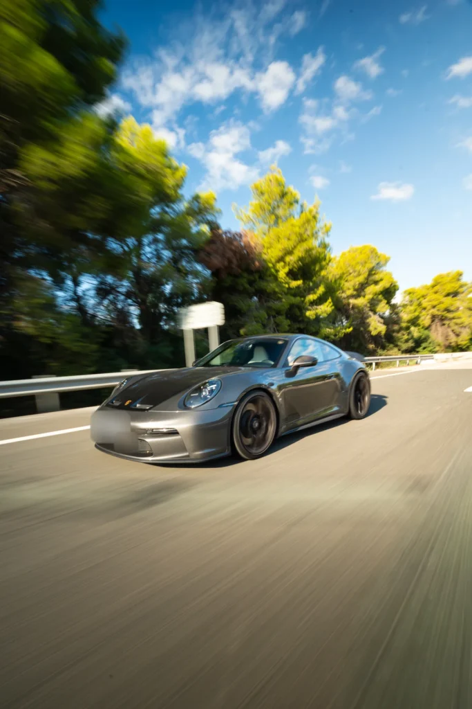 Porsche 911 GT3 gris rodando en la ruta RX03 El Santuario de Road Experience, ruta en coche deportivo por Alicante