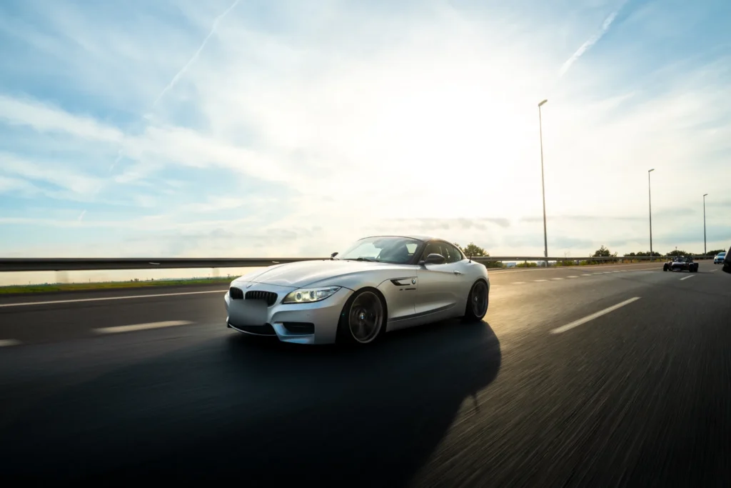 BMW Z4 plata rodando en la ruta RX04 Villahermosa de Road Experience, ruta en coche deportivo por Castellón