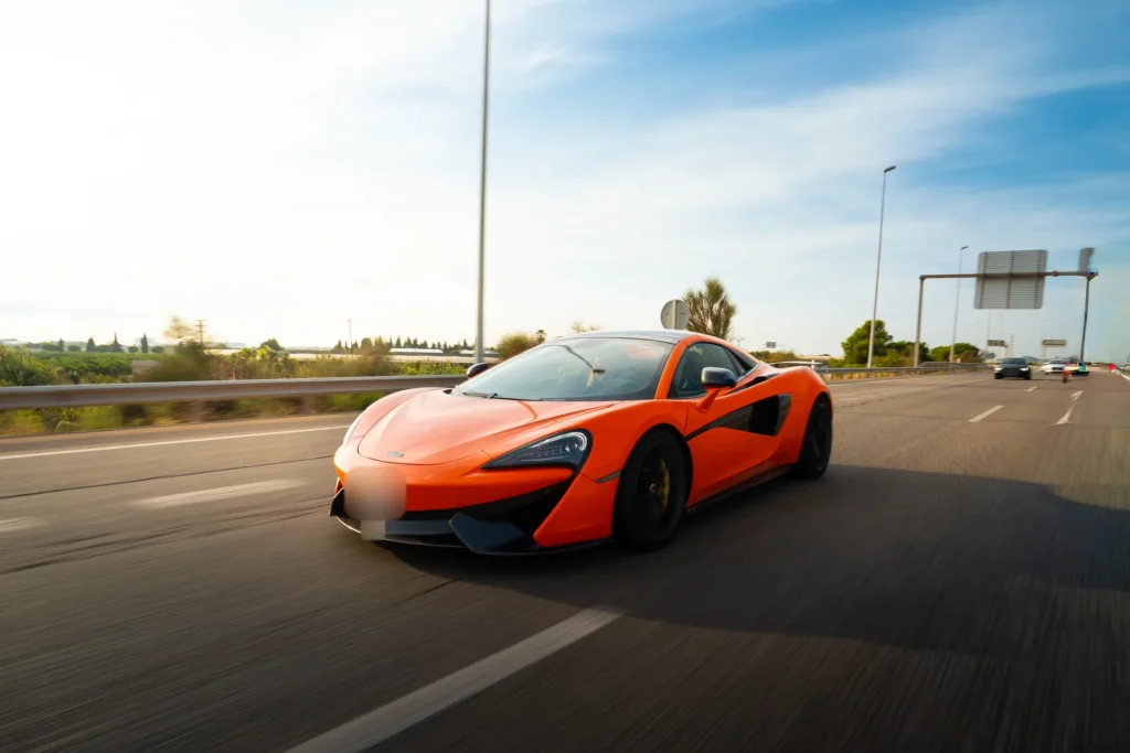 McLaren 570S naranja frontal en la ruta RX04 Villahermosa de Road Experience, ruta en coche deportivo por Castellón